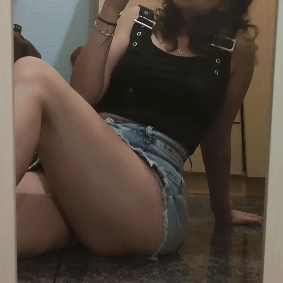 Julia, 32