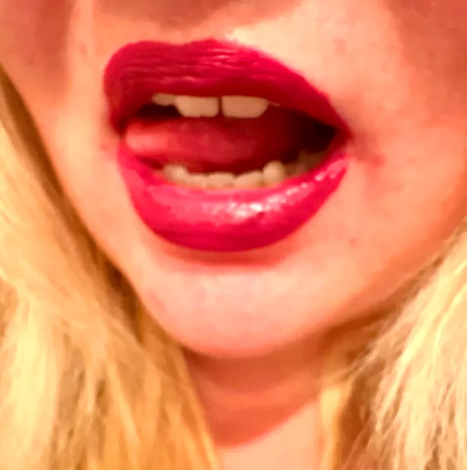 Katrin, 24