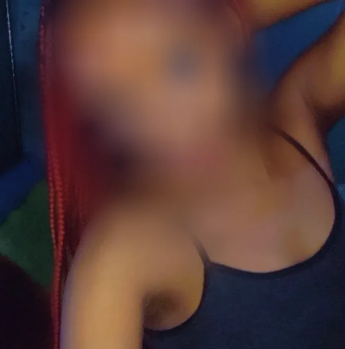 Nina, 23